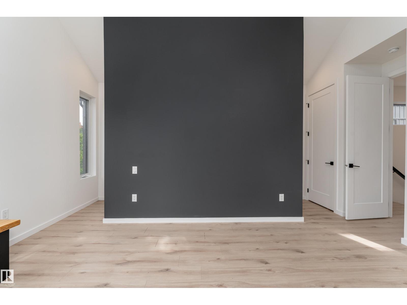 10138 90 ST NW - 23