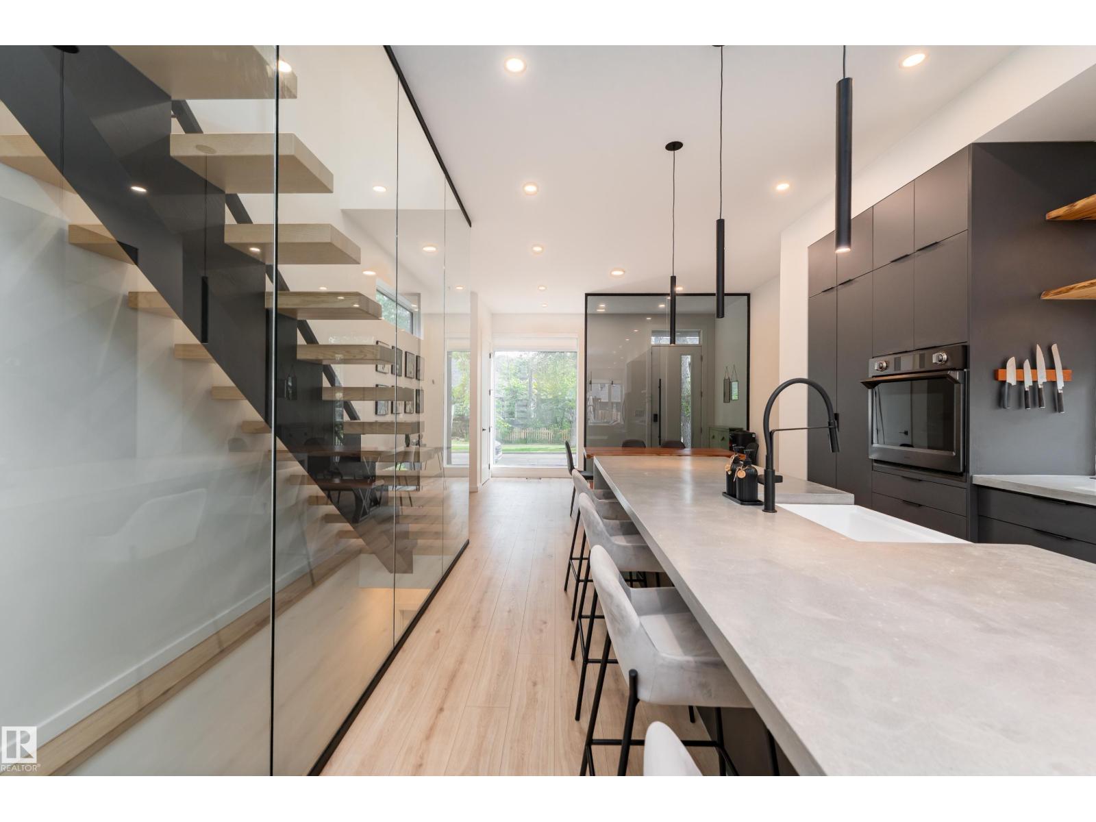 10138 90 ST NW - 13