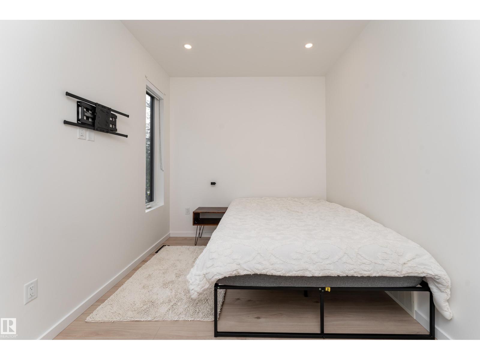 10138 90 ST NW - 30