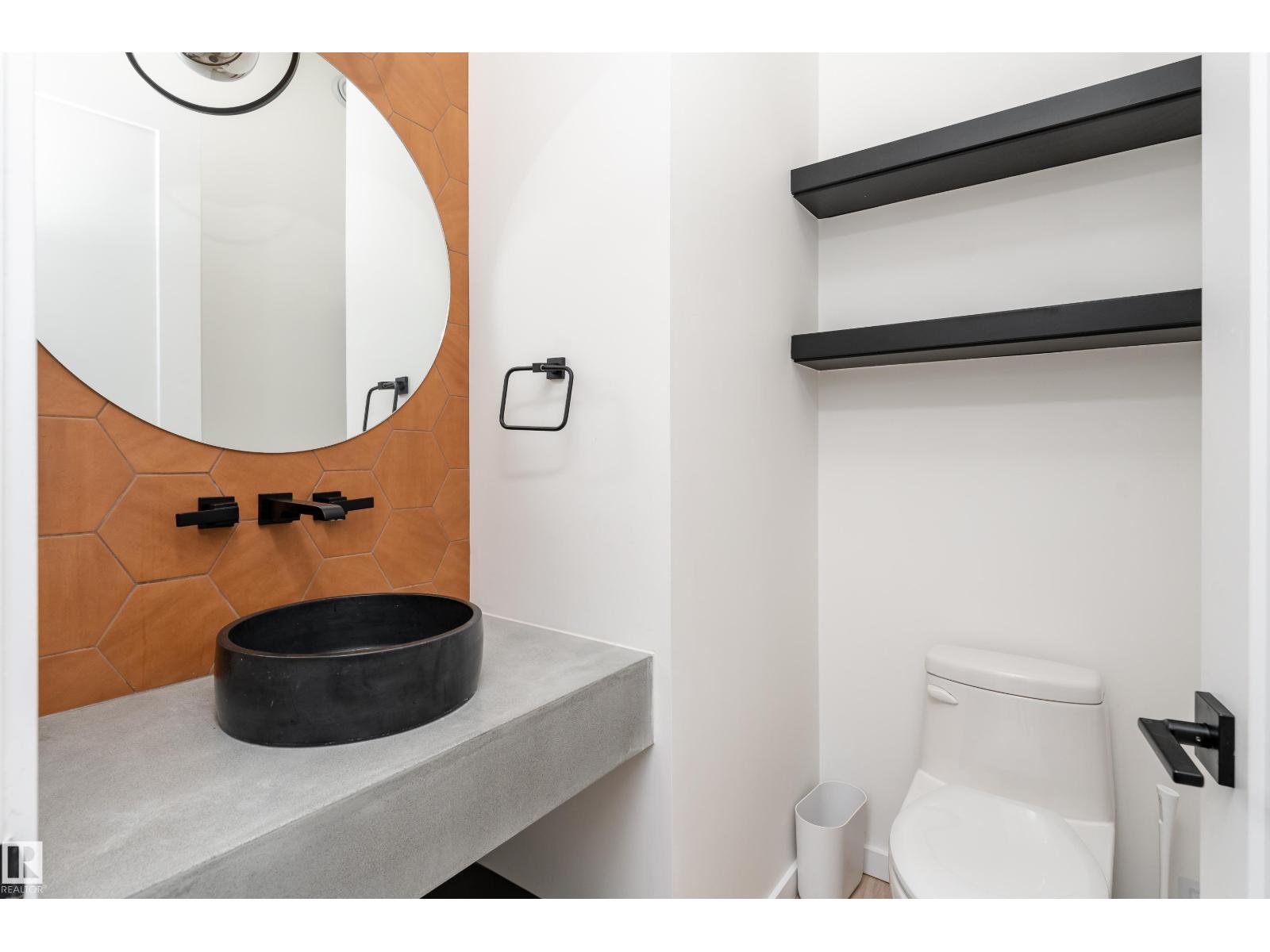 10138 90 ST NW - 18