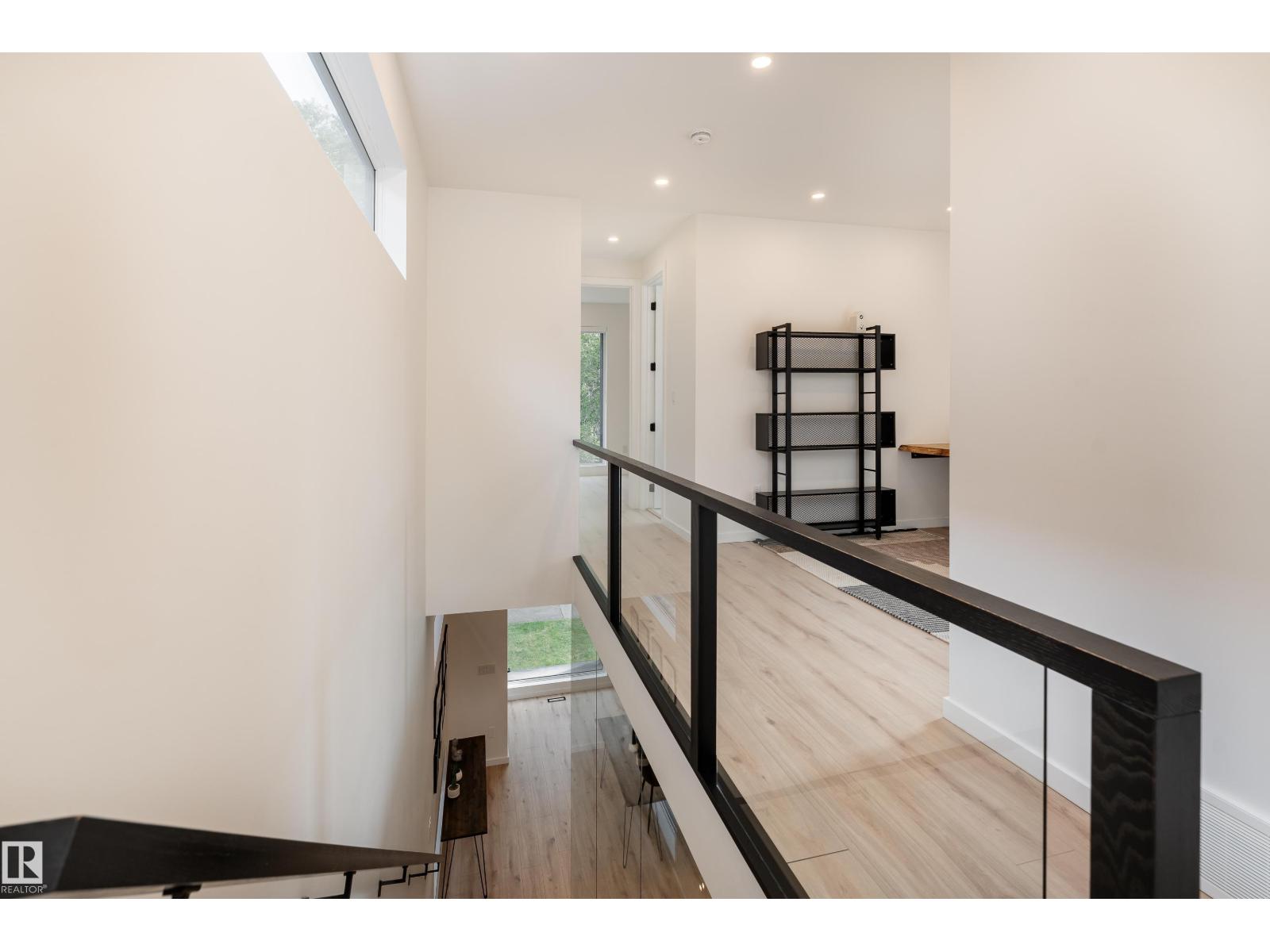 10138 90 ST NW - 19