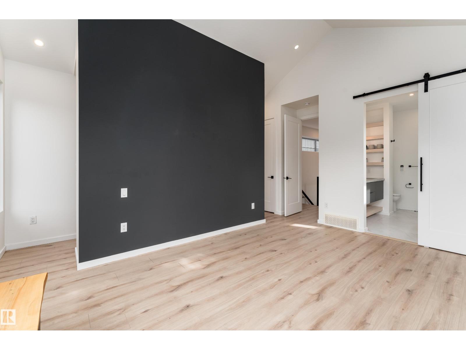 10138 90 ST NW - 22