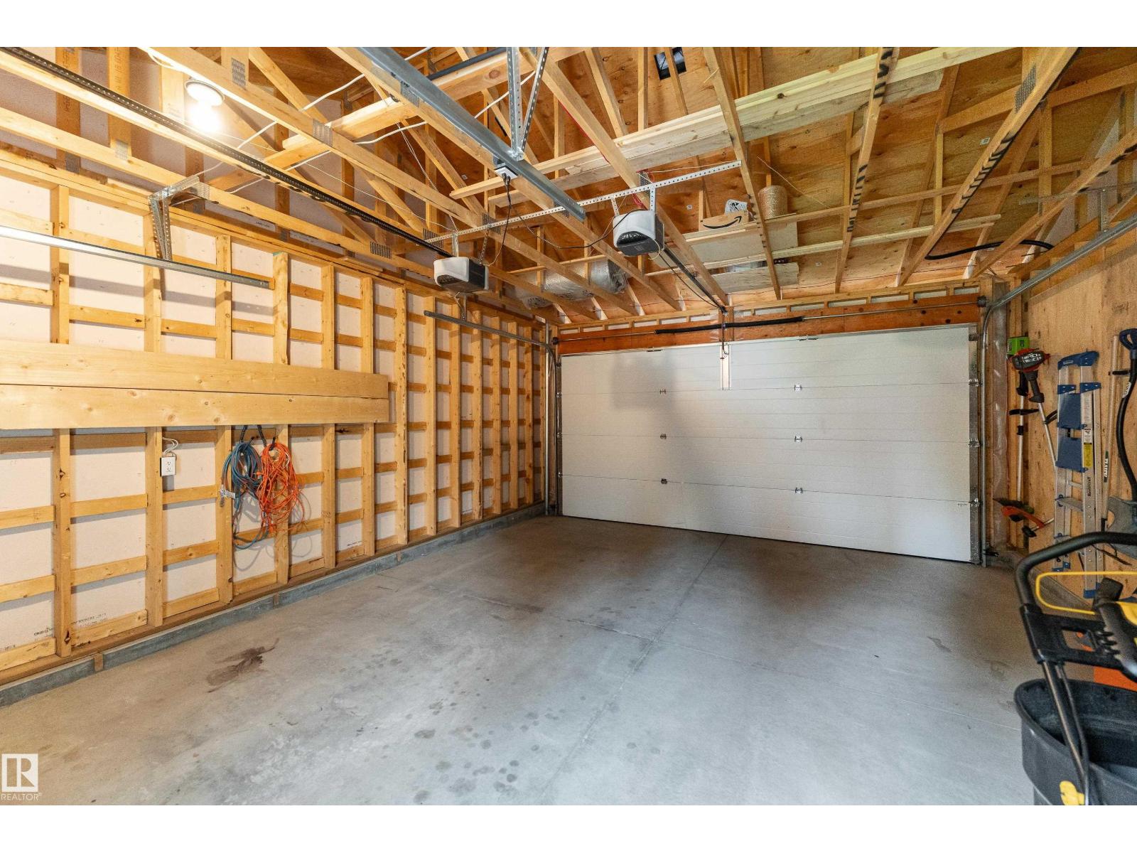 10138 90 ST NW - 41