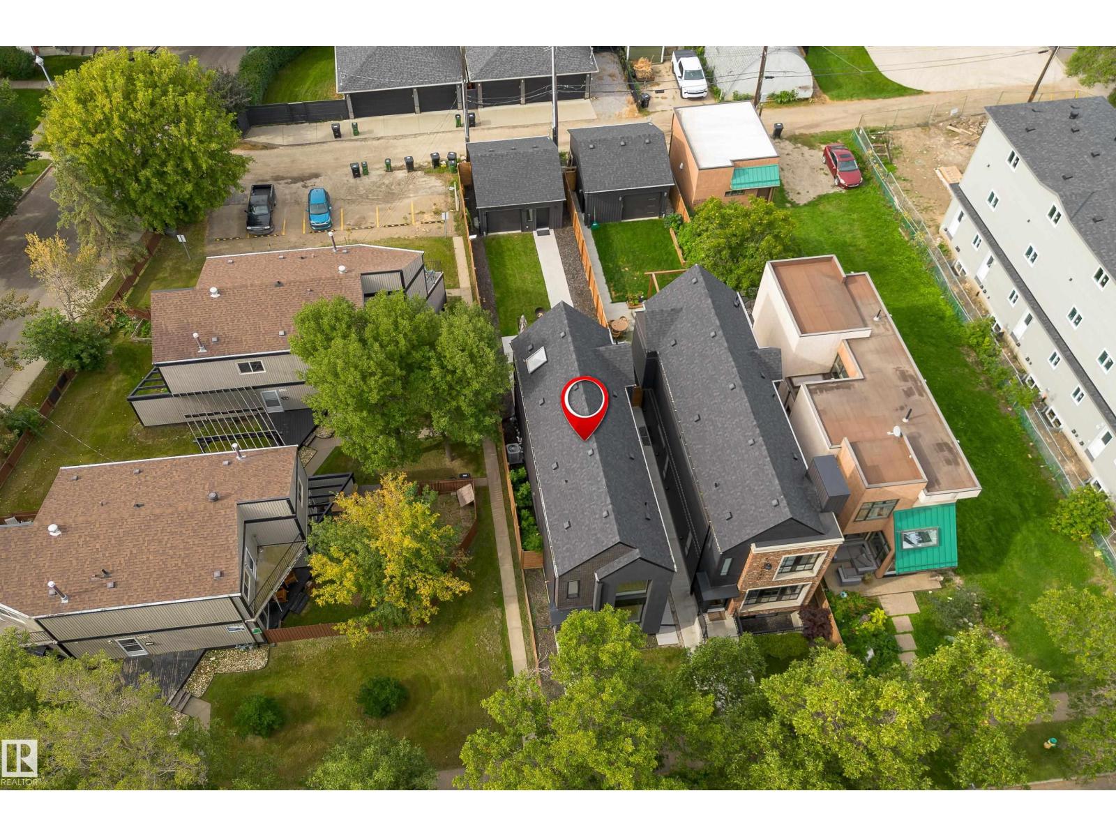10138 90 ST NW - 44