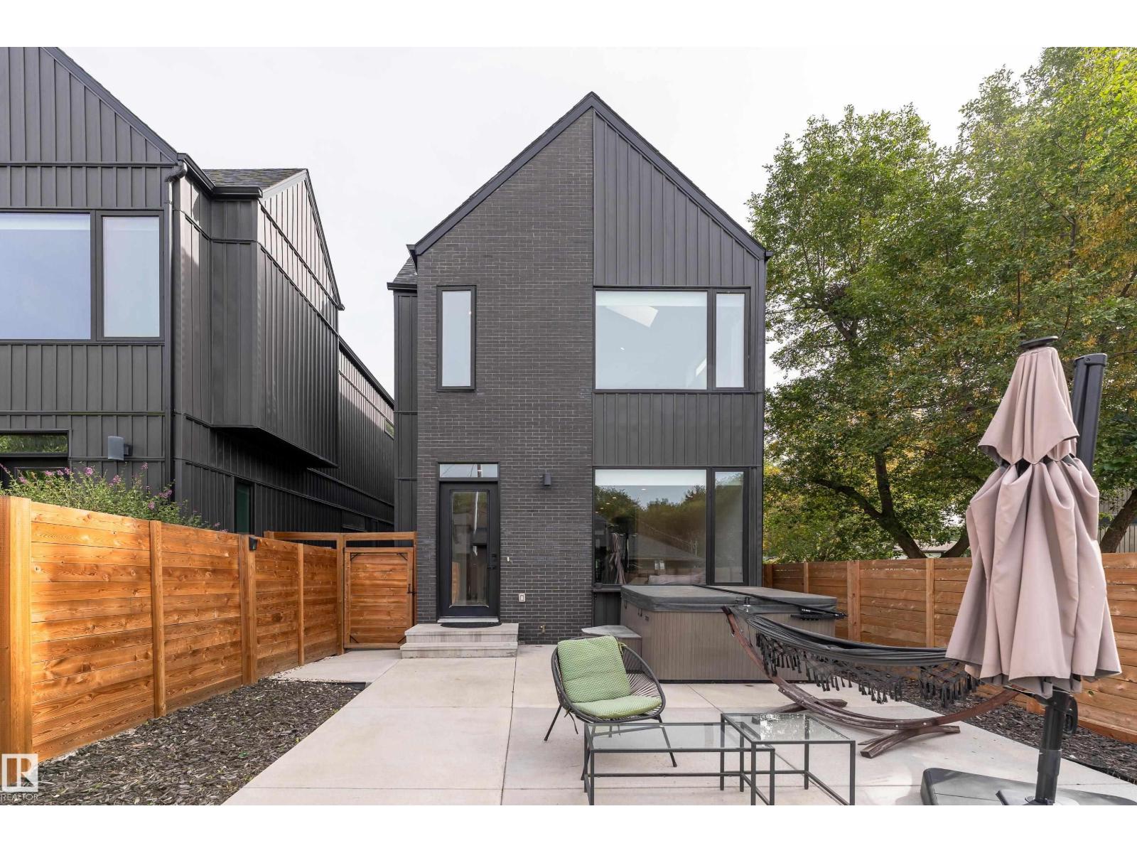 10138 90 ST NW - 35