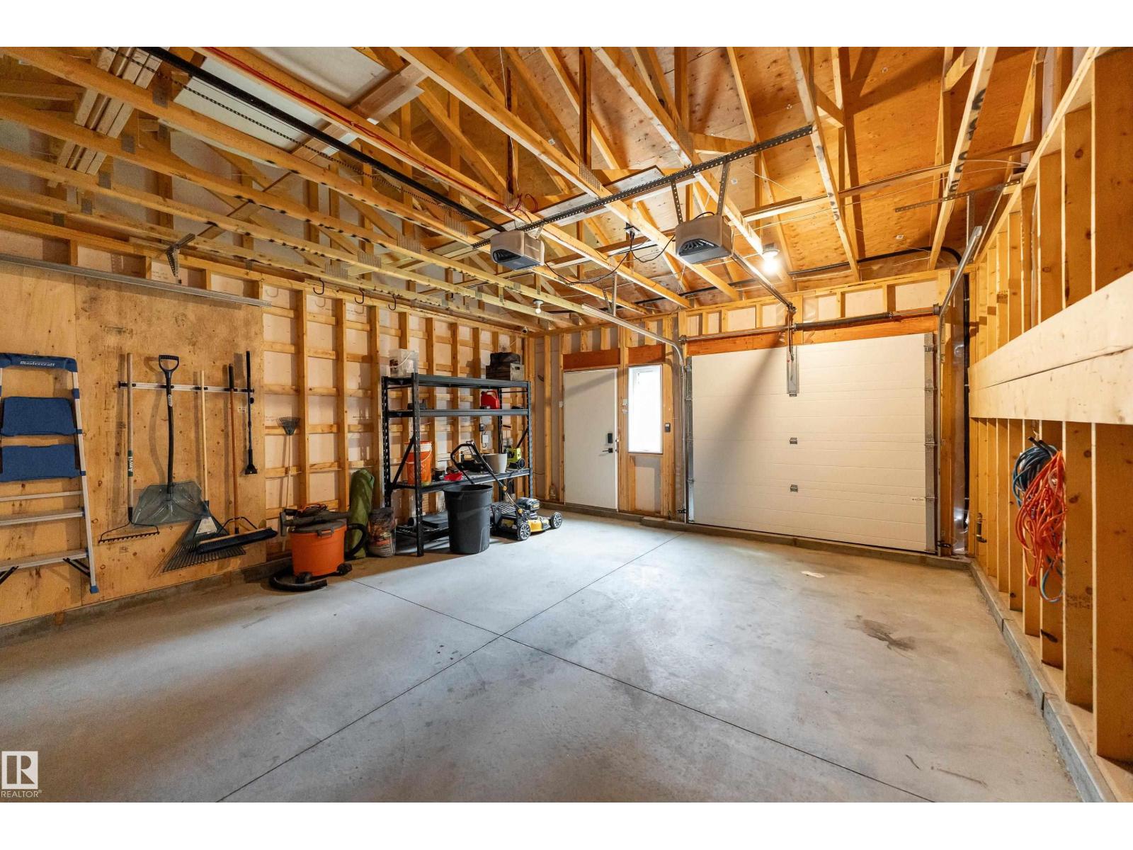10138 90 ST NW - 42