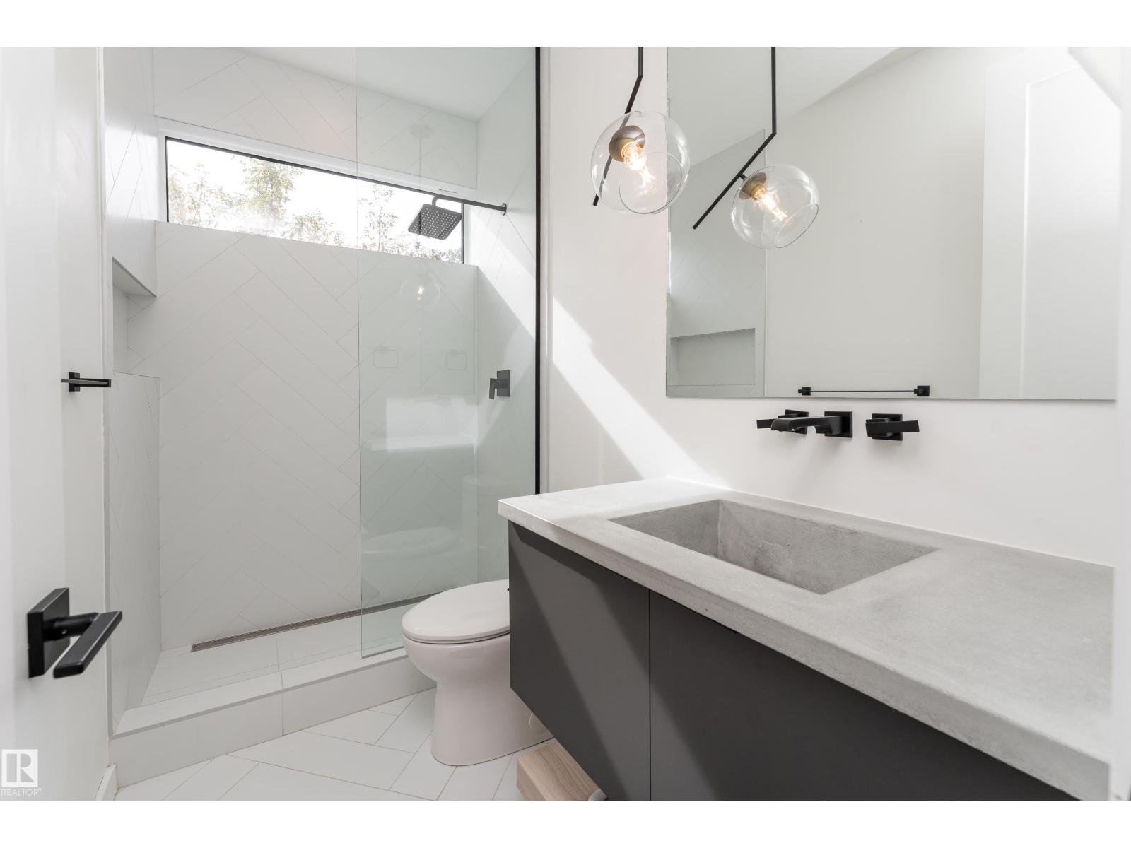 10138 90 ST NW - 32
