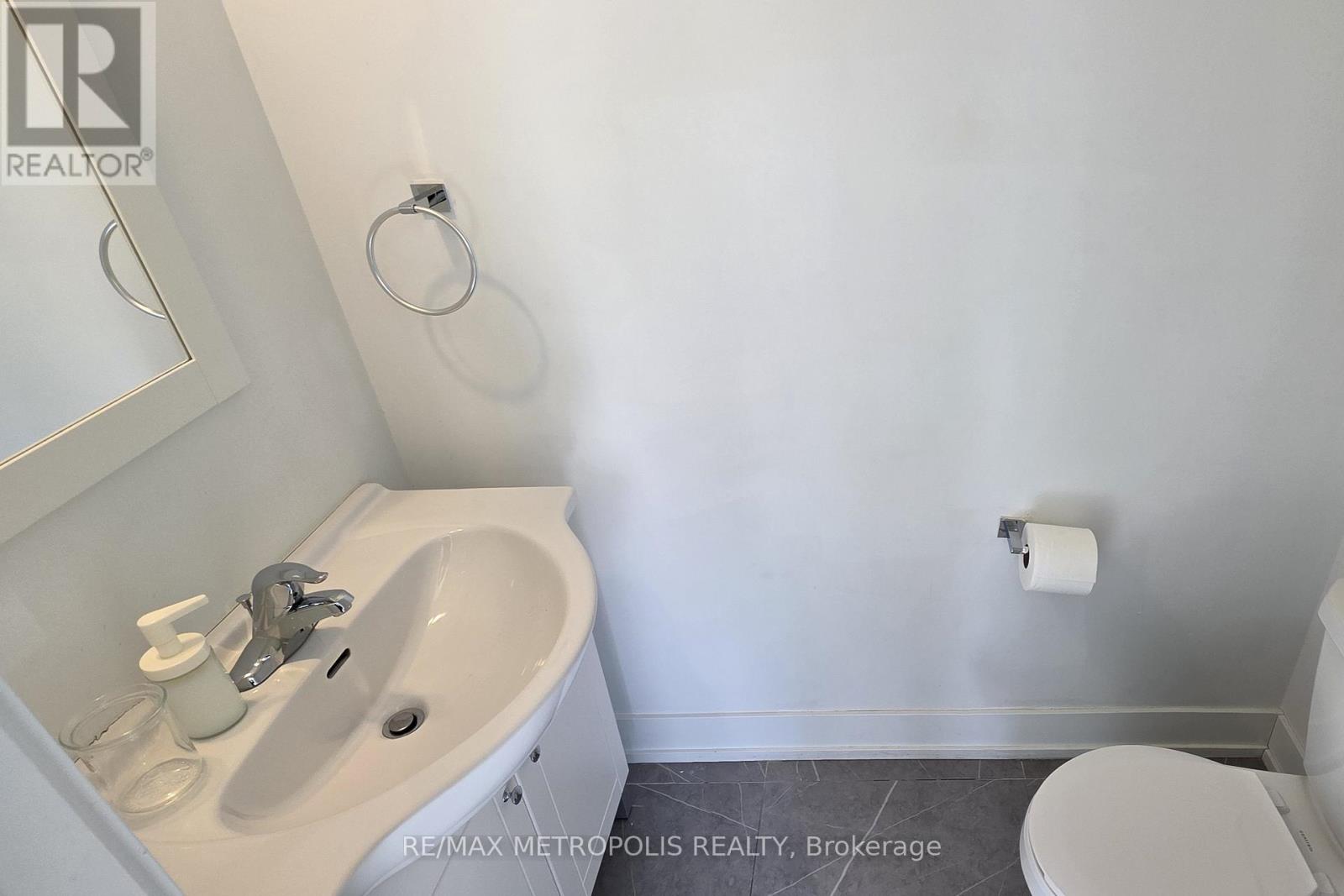447 LANSDOWNE AVENUE - Image 38