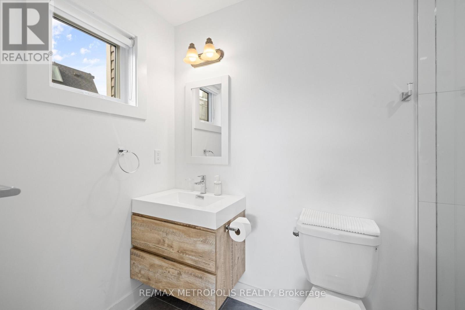 447 LANSDOWNE AVENUE - Image 43