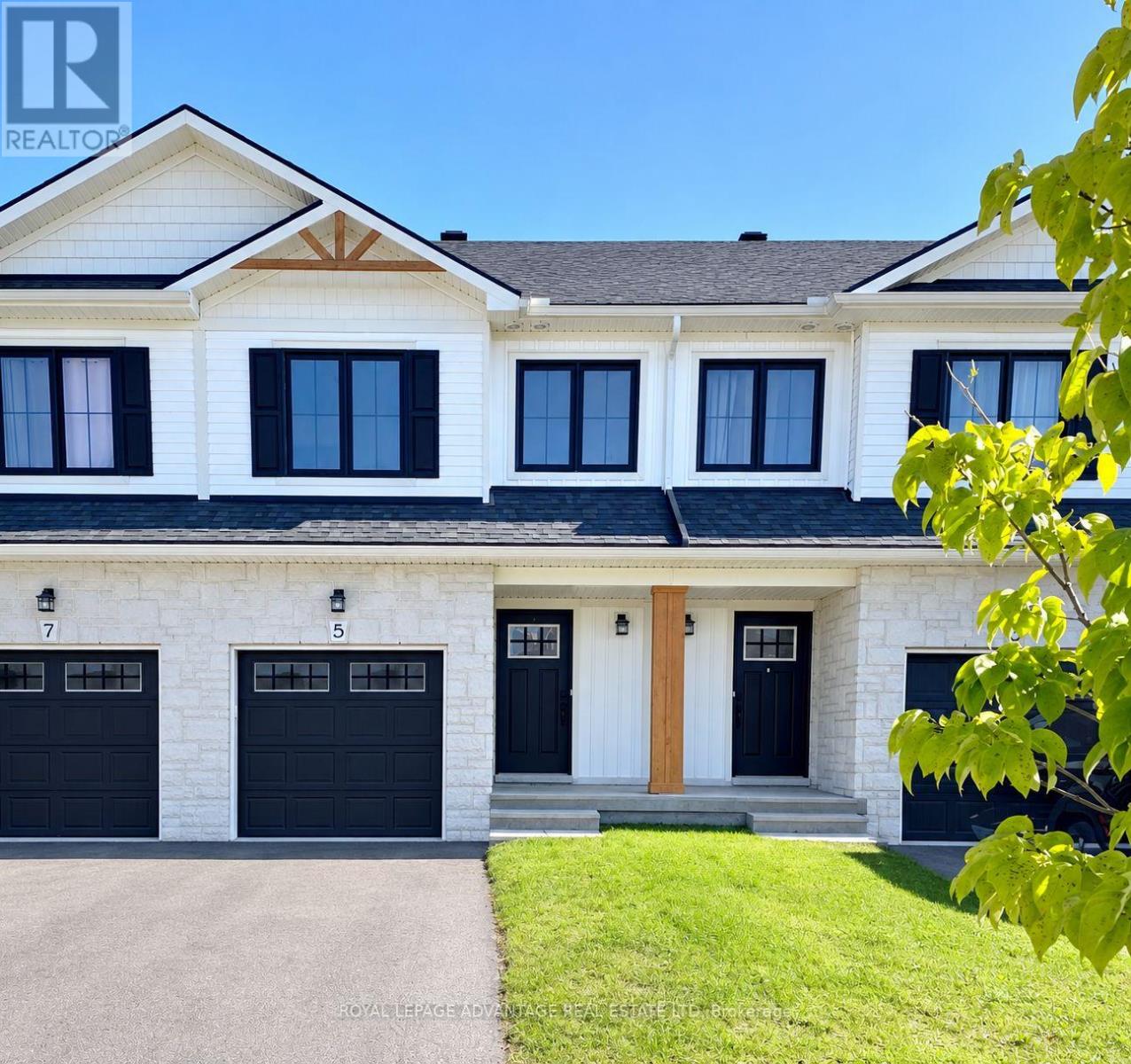 5 WHITCOMB CRESCENT, Smiths Falls — photo 1