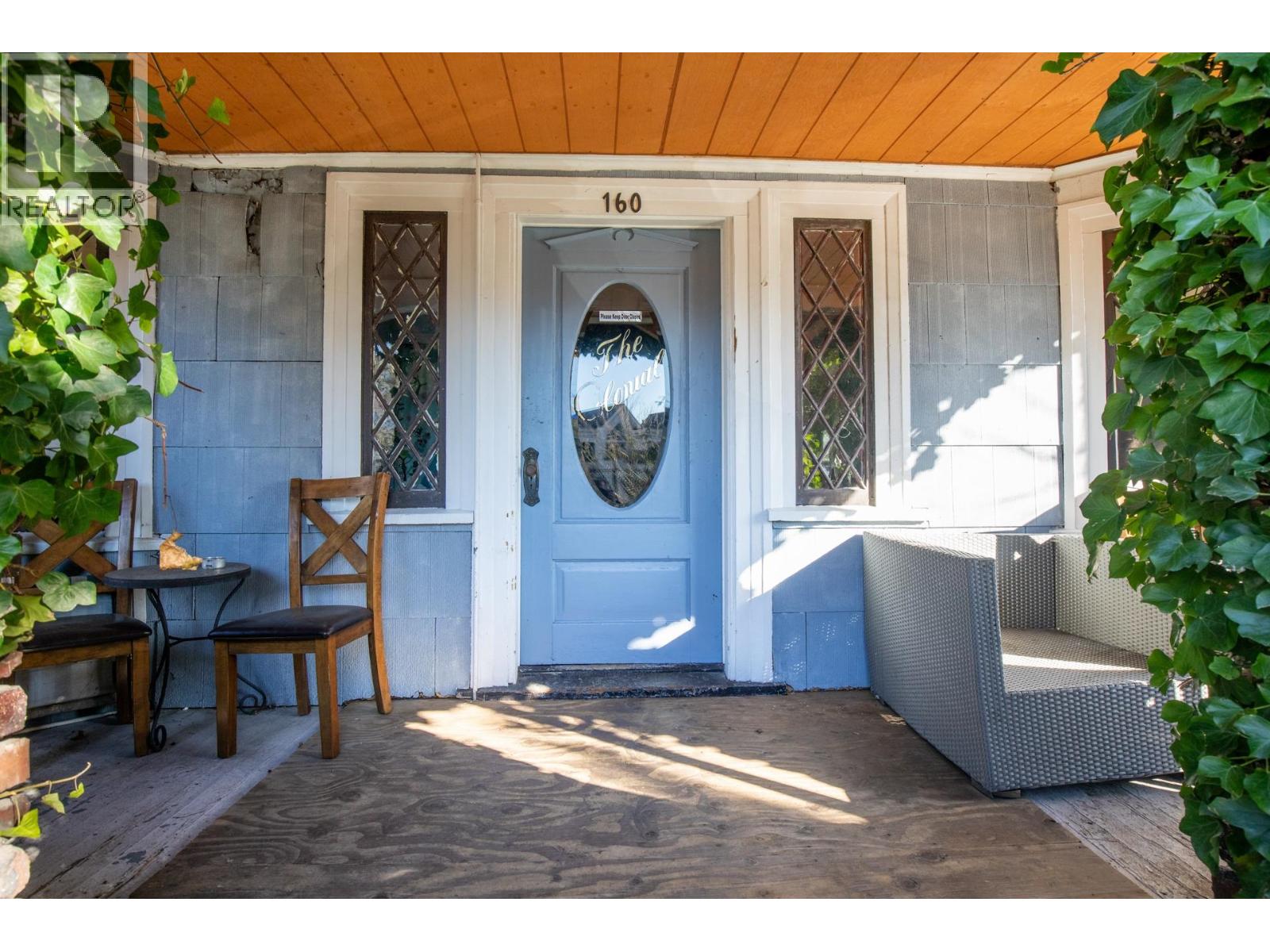 160 E 10TH STREET, North Vancouver