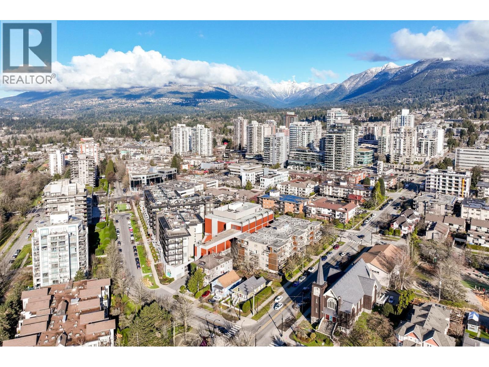 160 E 10TH STREET, North Vancouver