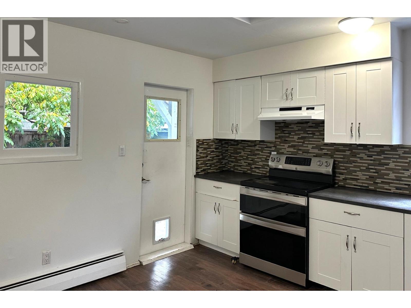 164 E 10TH STREET, North Vancouver
