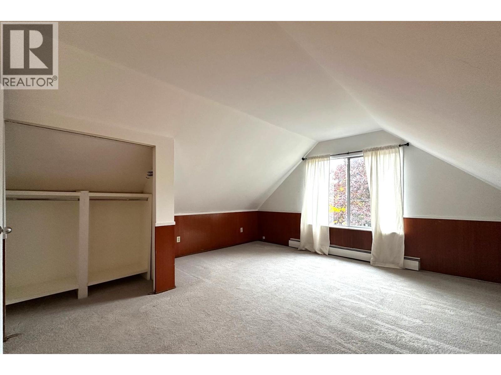164 E 10TH STREET, North Vancouver