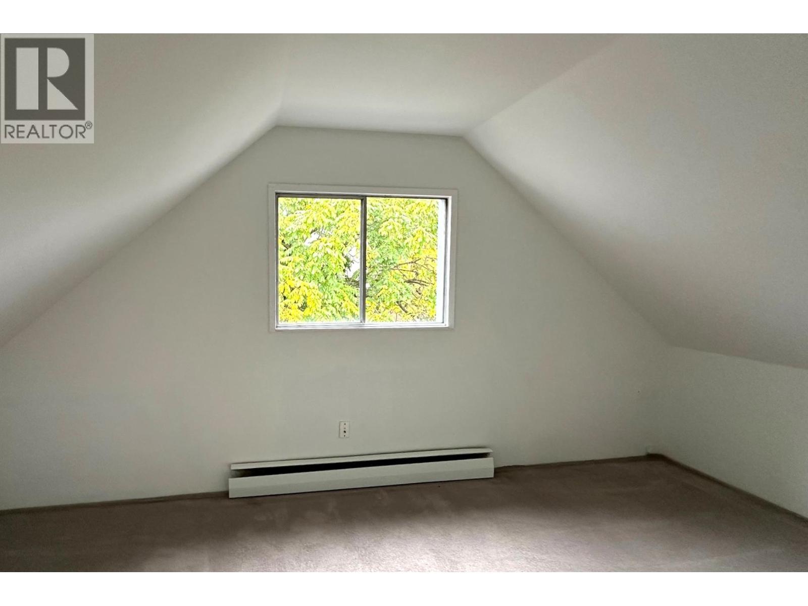 164 E 10TH STREET, North Vancouver