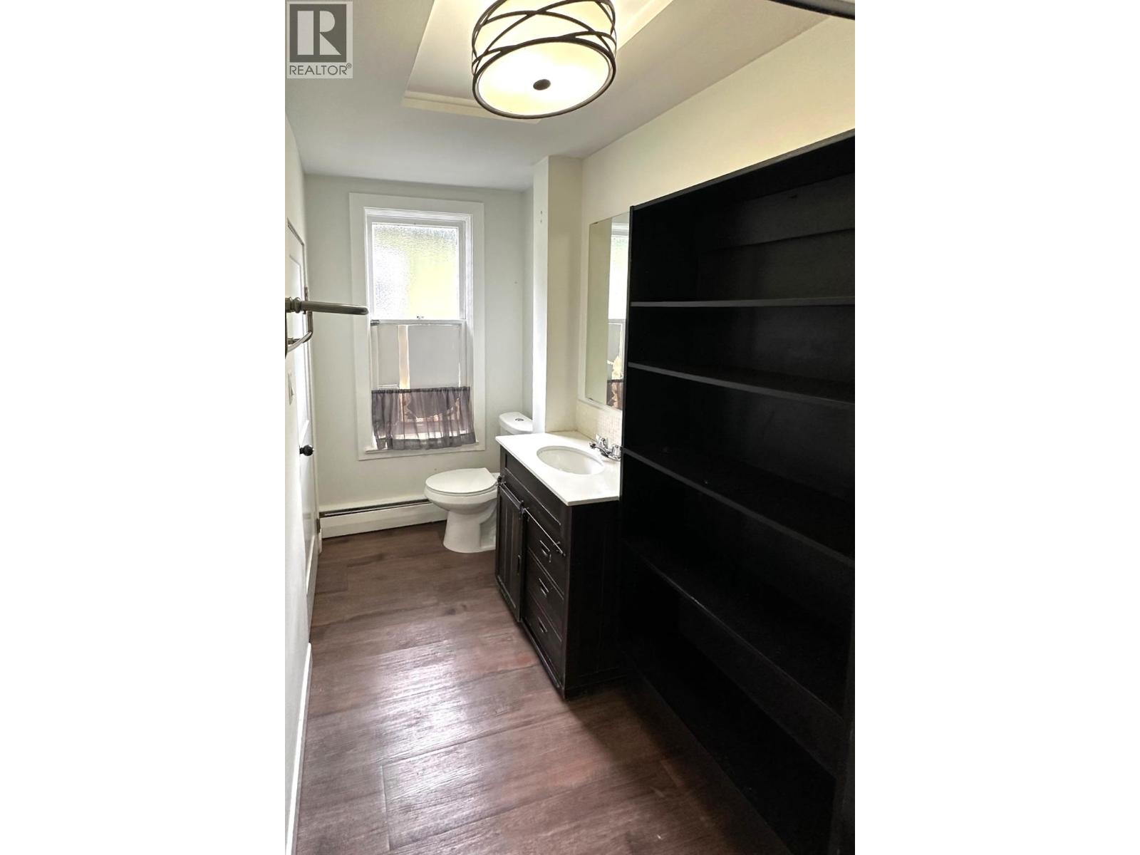164 E 10TH STREET, North Vancouver
