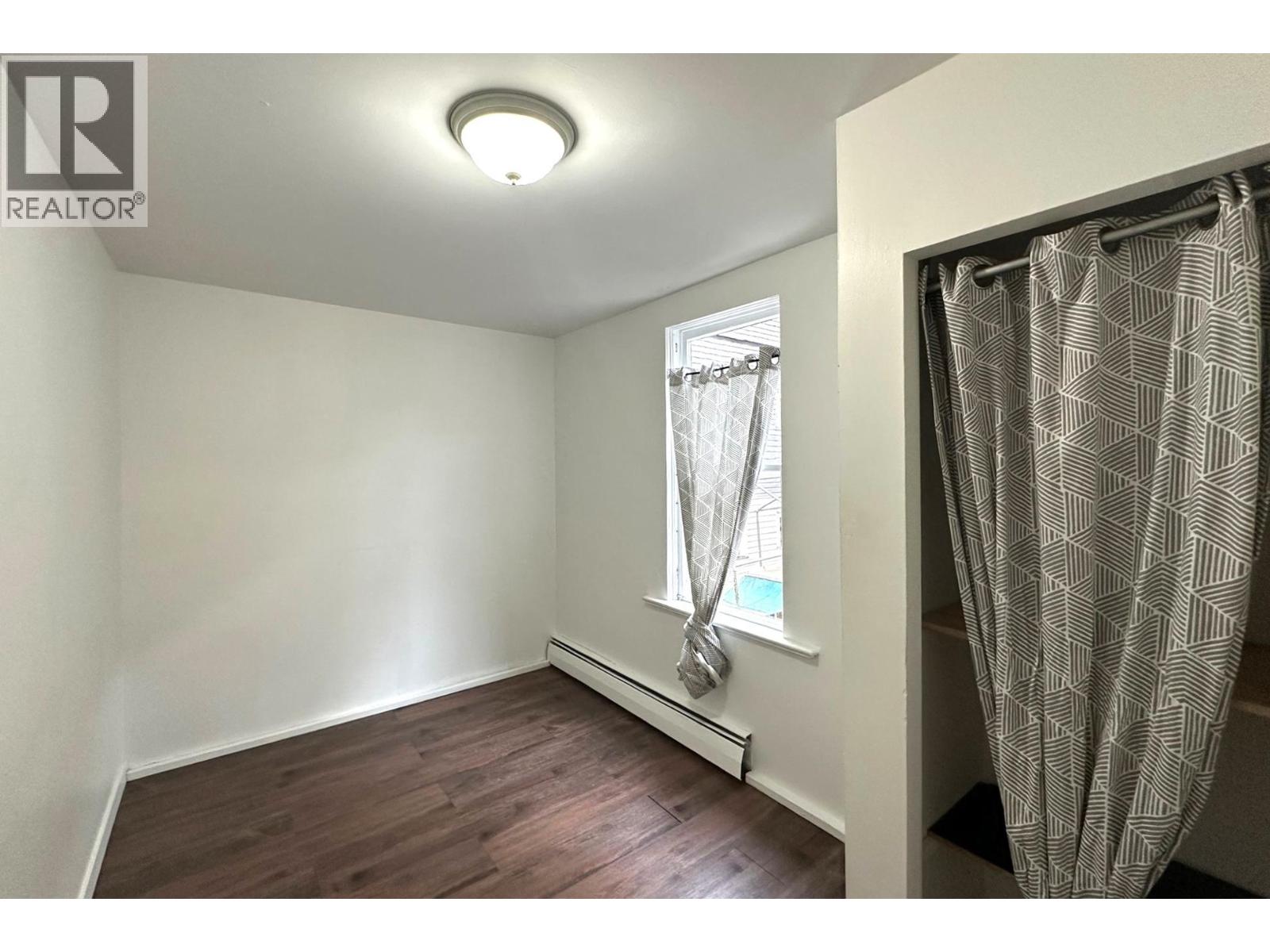 164 E 10TH STREET, North Vancouver