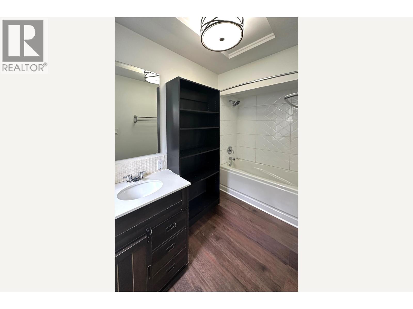 164 E 10TH STREET, North Vancouver