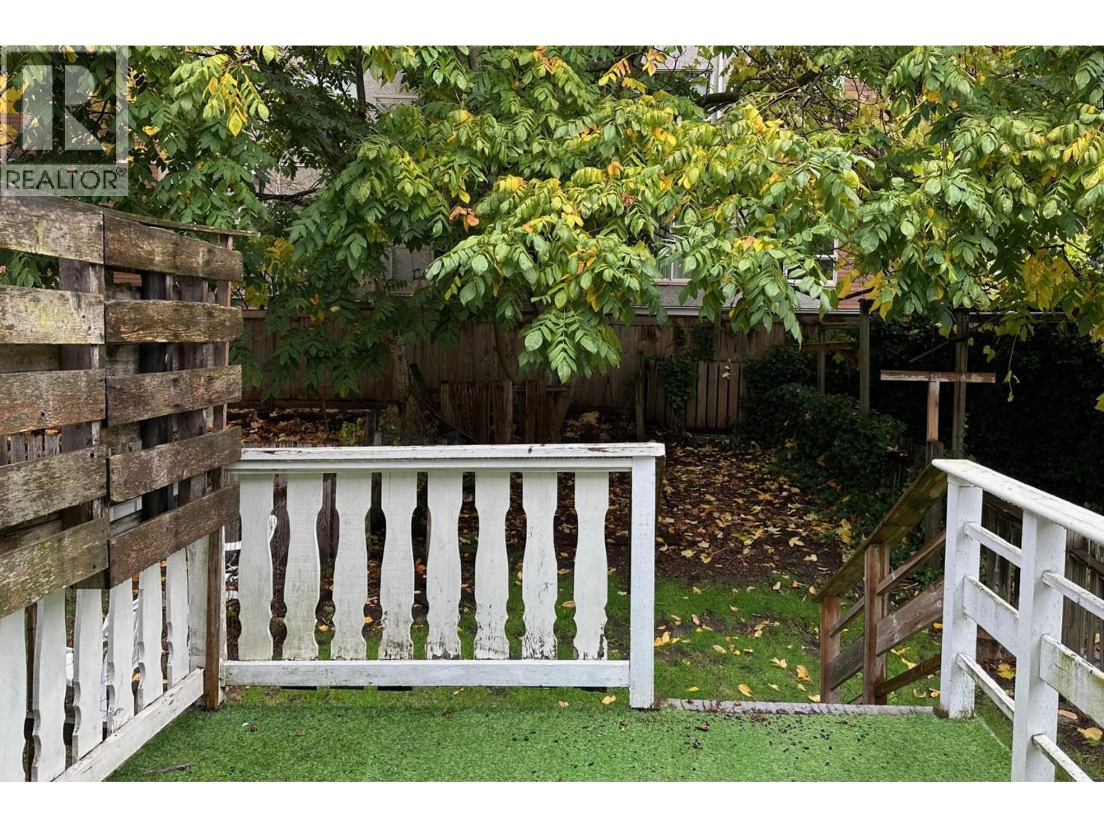 164 E 10TH STREET, North Vancouver