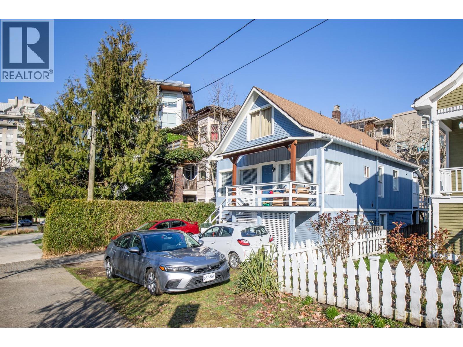 164 E 10TH STREET, North Vancouver