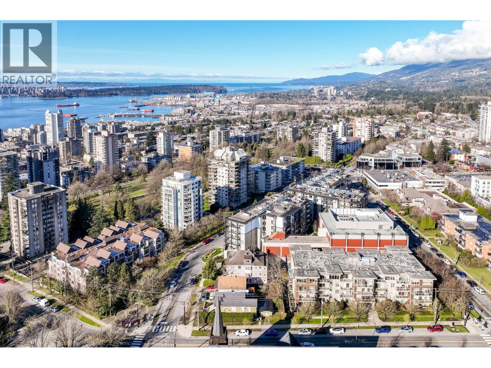164 E 10TH STREET, North Vancouver
