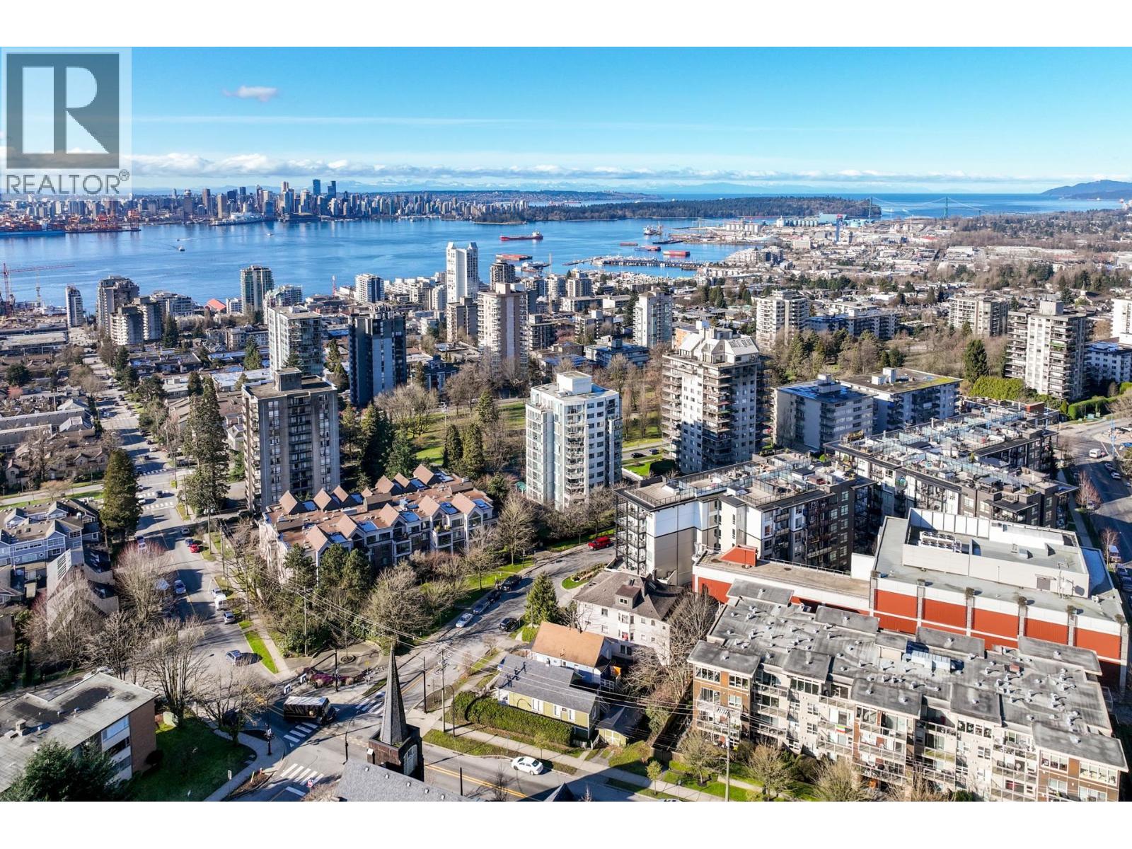 164 E 10TH STREET, North Vancouver
