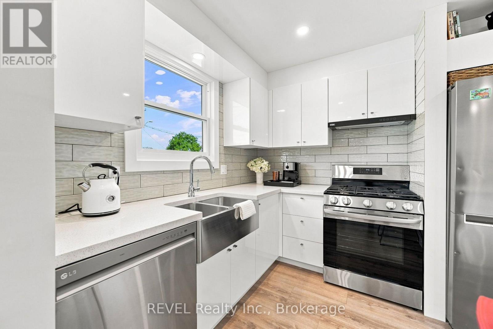 34 OAKWOOD STREET - 3