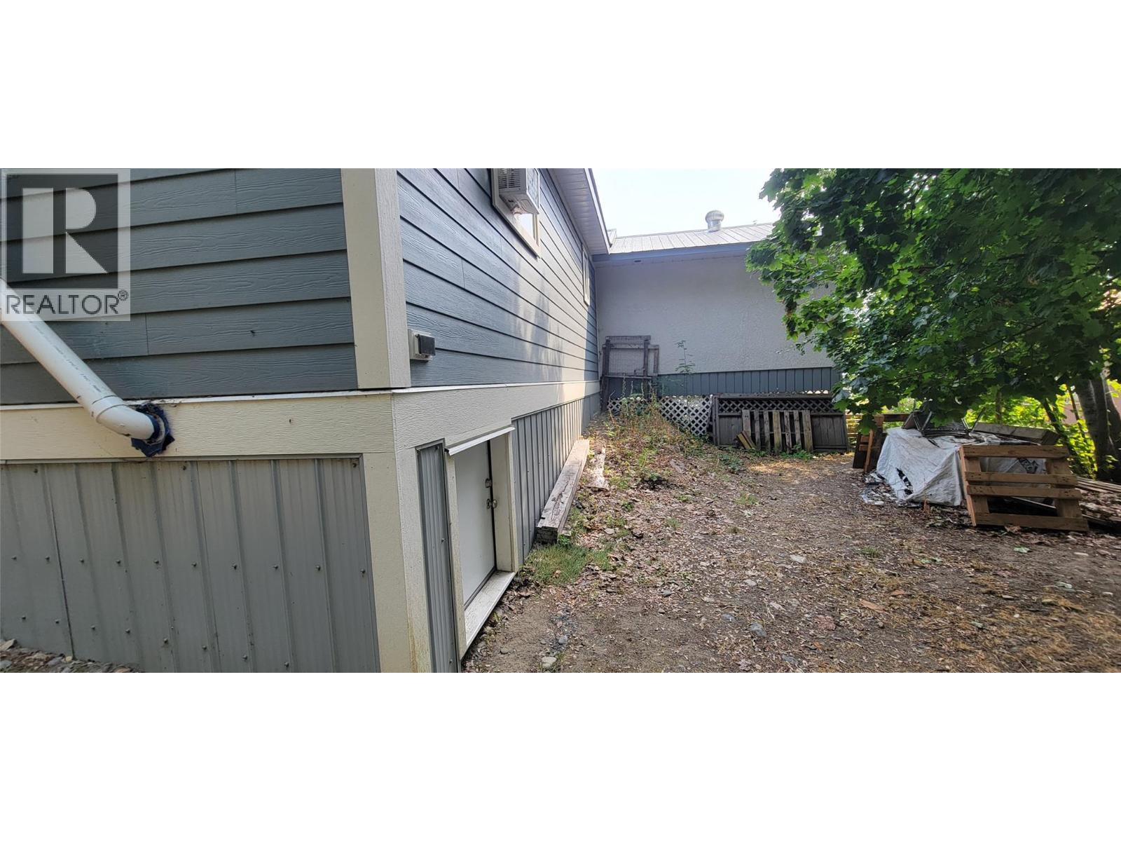 624 SLOCAN Avenue - Image 14