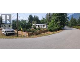 624 Slocan Avenue, New Denver, BC V0G1S0 Photo 18