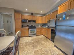 18 Baffin Lane, Brandon, MB R7A2V1 Photo 6