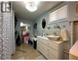 379n 300 E, Raymond, AB T0K2S0 Photo 32
