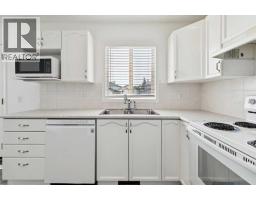 4pc Bathroom - 25 Coville Gardens Ne, Calgary, AB T3K5N8 Photo 10