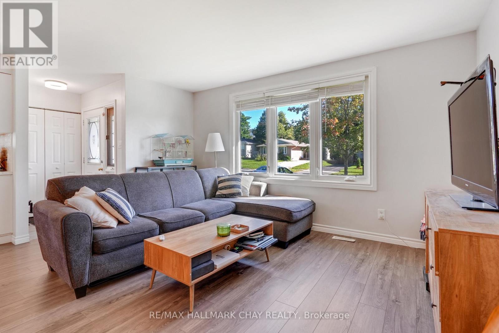 11 DAPHNE CRESCENT, Barrie (Cundles East) — photo 5