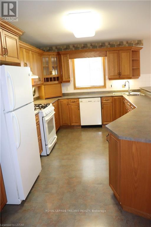 2550 EMERSON STREET, Strathroy-Caradoc (Mount Brydges) — photo 5