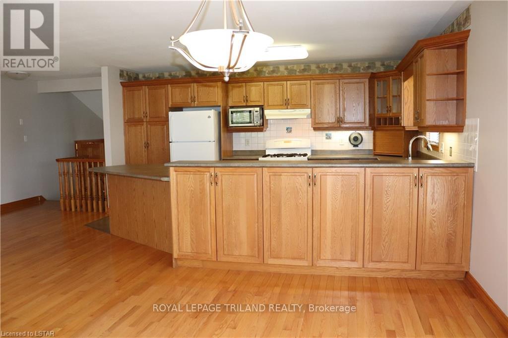 2550 EMERSON STREET, Strathroy-Caradoc (Mount Brydges) — photo 6