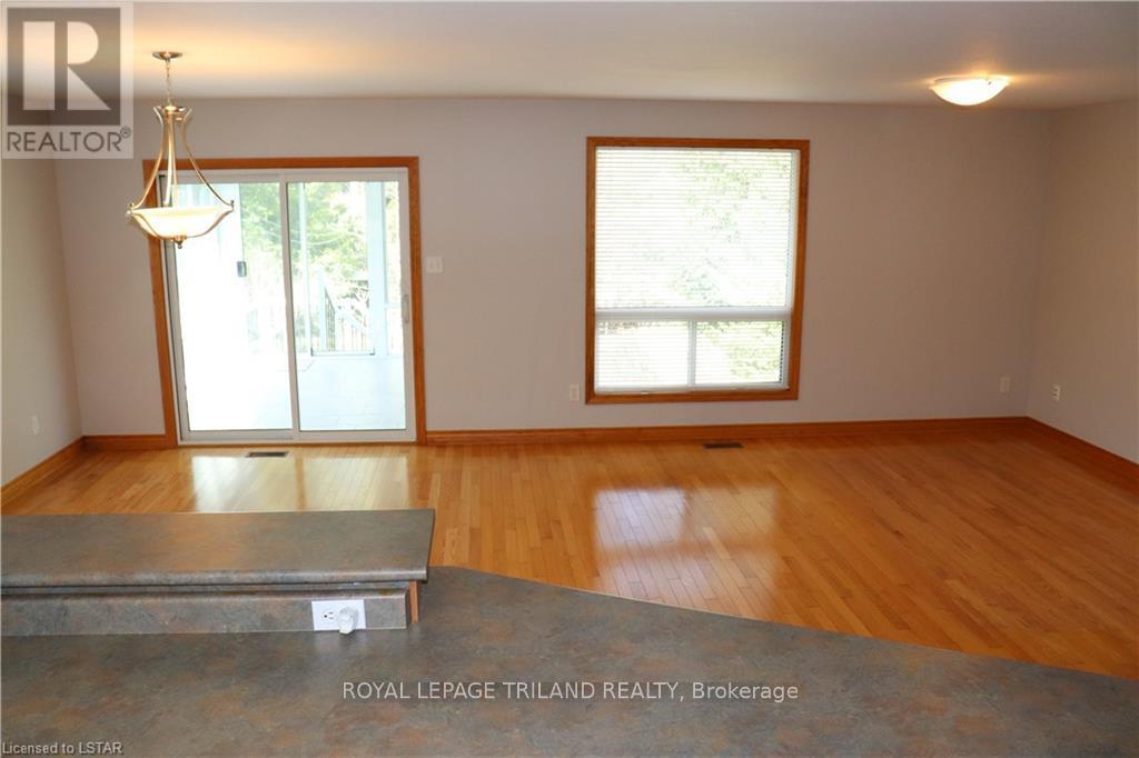 2550 EMERSON STREET, Strathroy-Caradoc (Mount Brydges) — photo 7