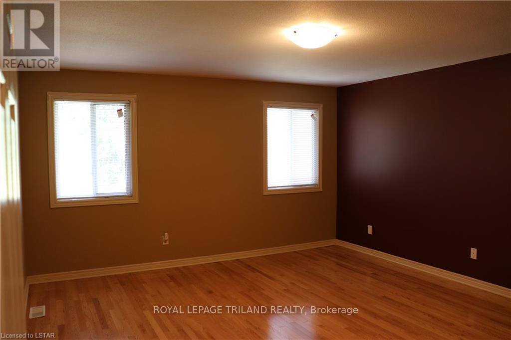2550 EMERSON STREET, Strathroy-Caradoc (Mount Brydges) — photo 8
