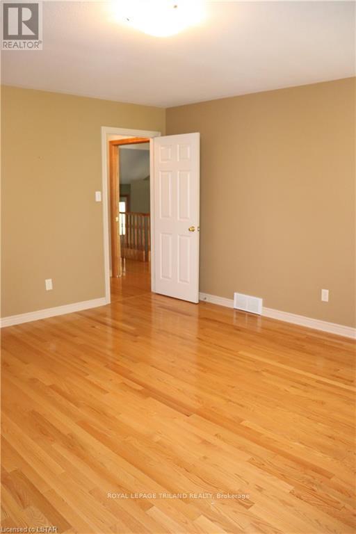 2550 EMERSON STREET, Strathroy-Caradoc (Mount Brydges) — photo 9