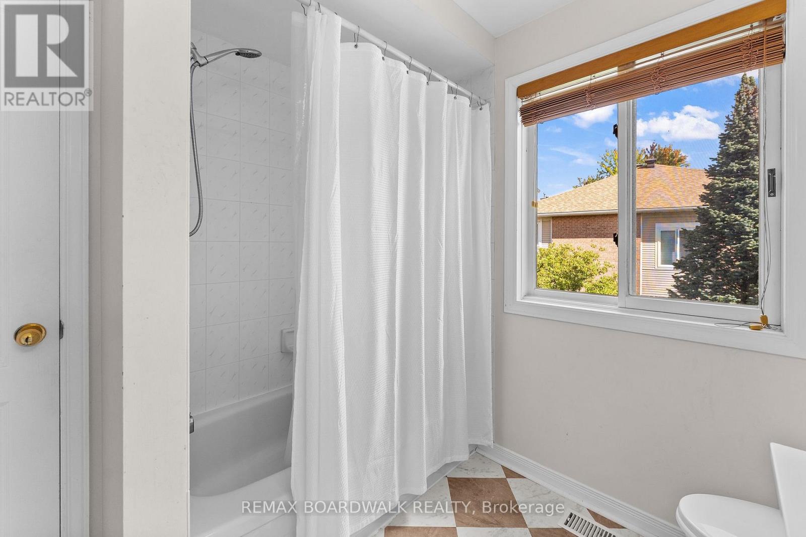 12 WILLWOOD CRESCENT - 22