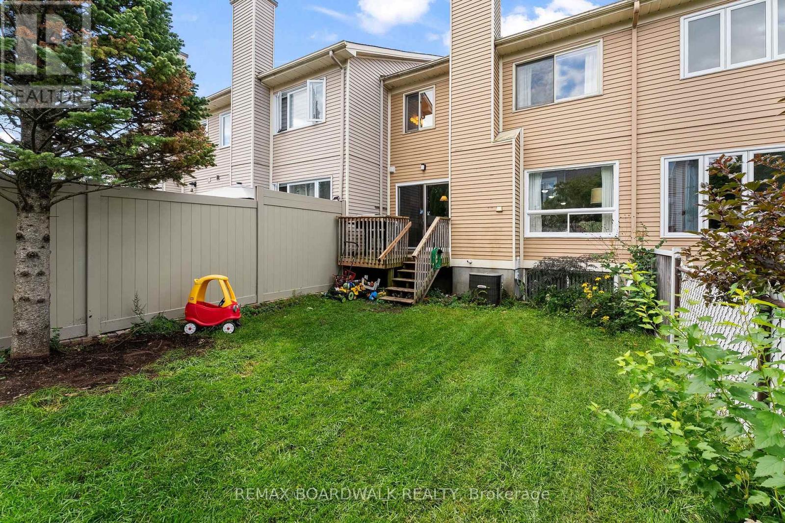 12 WILLWOOD CRESCENT - 33