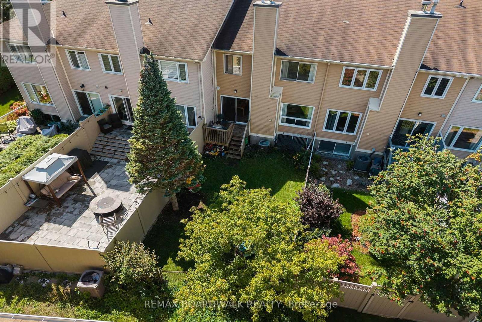 12 WILLWOOD CRESCENT - 34