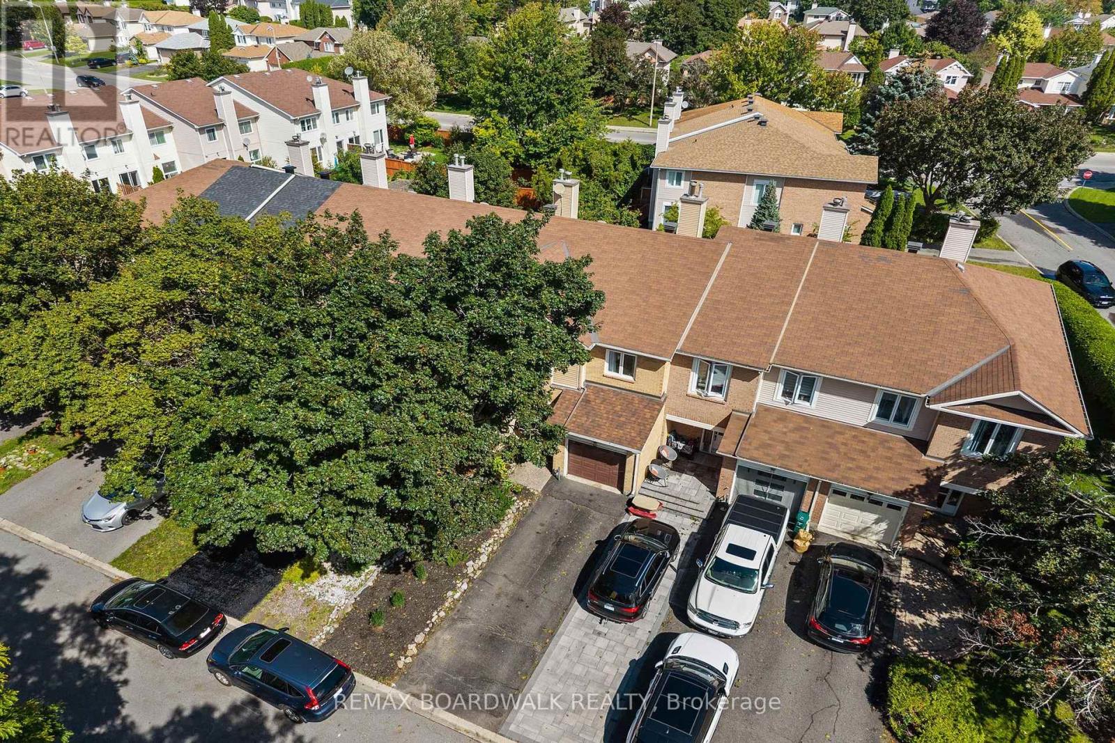 12 WILLWOOD CRESCENT - 38