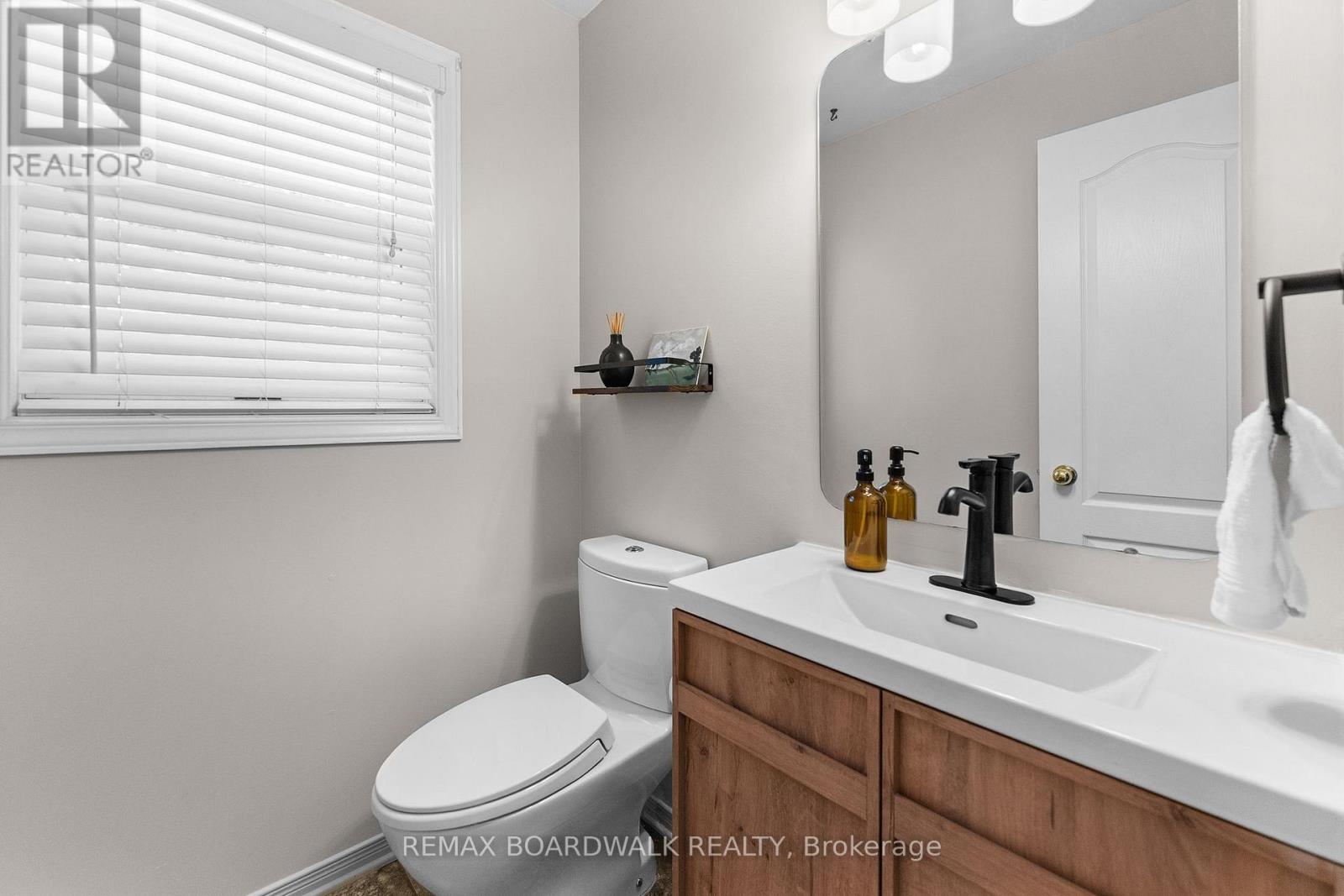 12 WILLWOOD CRESCENT - 5