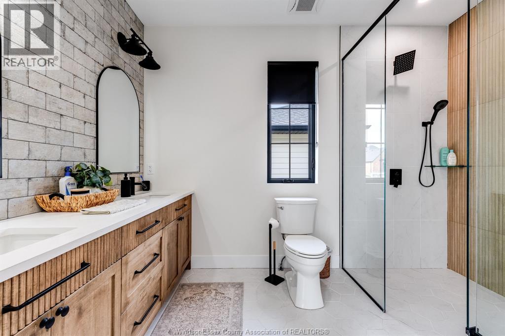 3 SUNNINGDALE DRIVE - 18