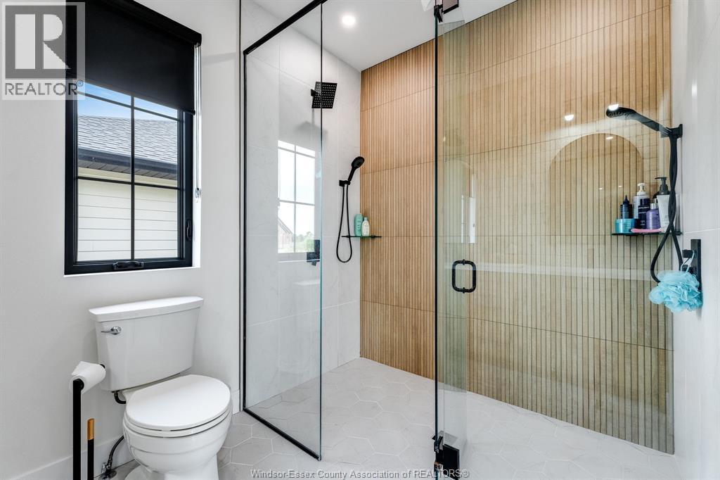 3 SUNNINGDALE DRIVE - 19