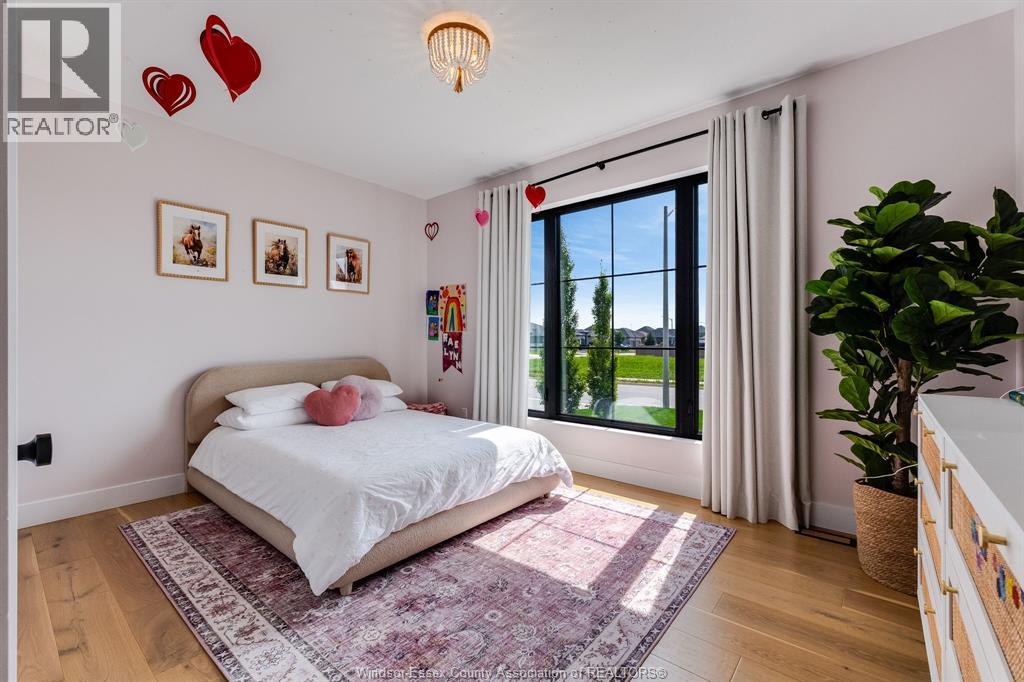 3 SUNNINGDALE DRIVE - 21