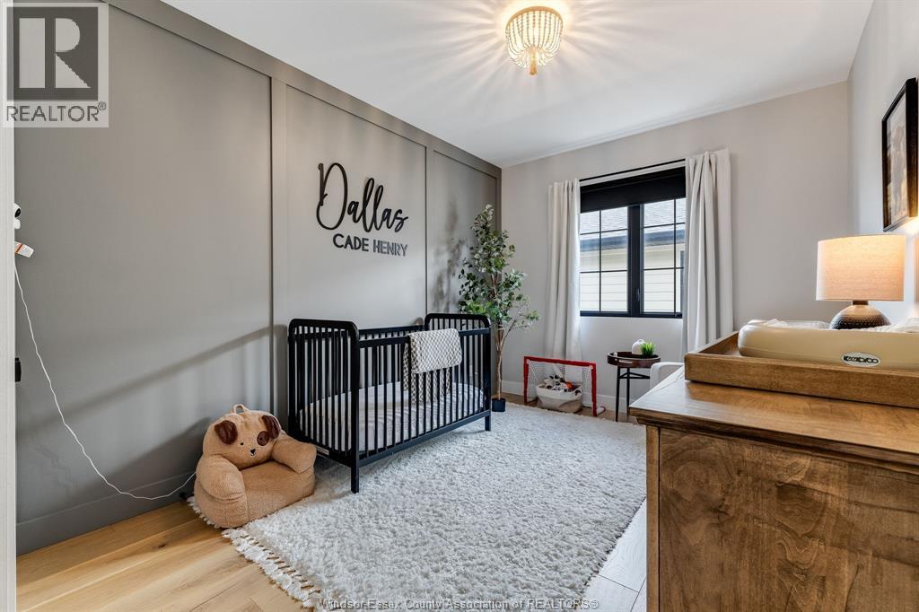3 SUNNINGDALE DRIVE - 23