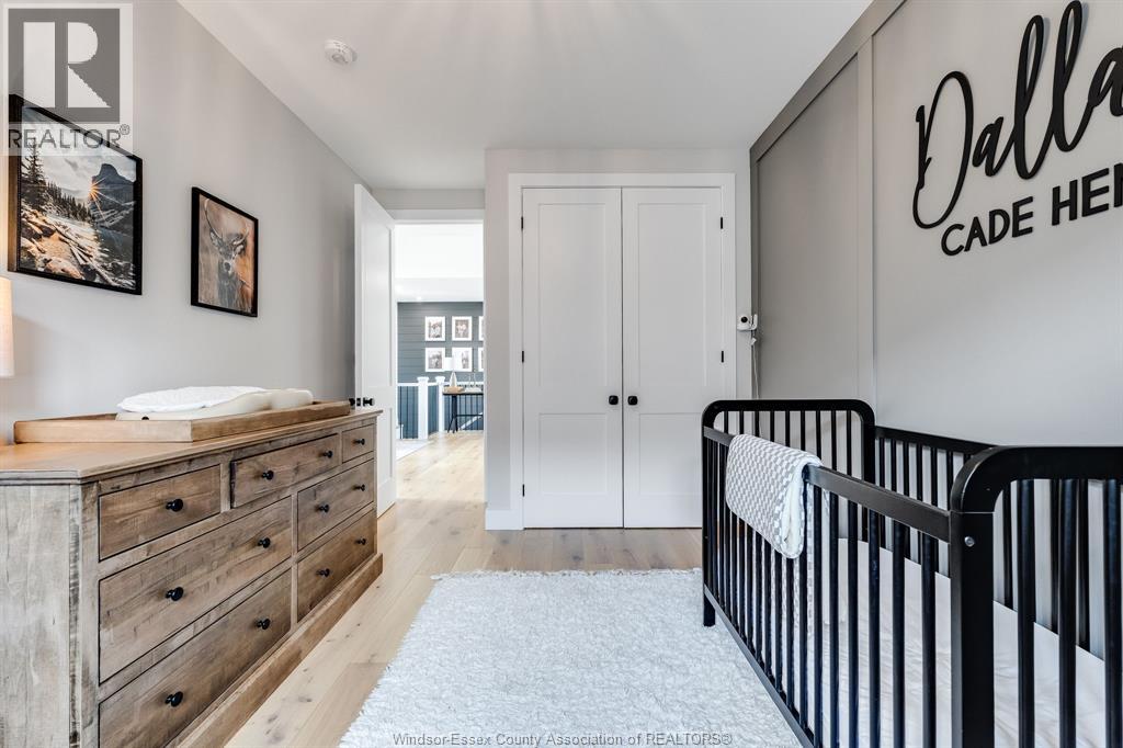 3 SUNNINGDALE DRIVE - 24