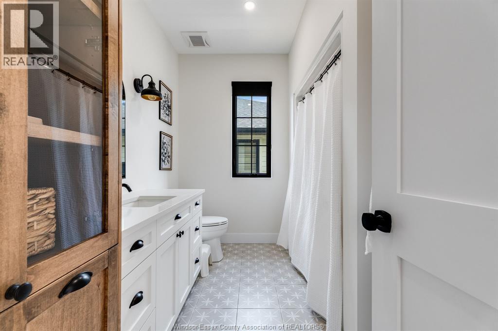 3 SUNNINGDALE DRIVE - 25
