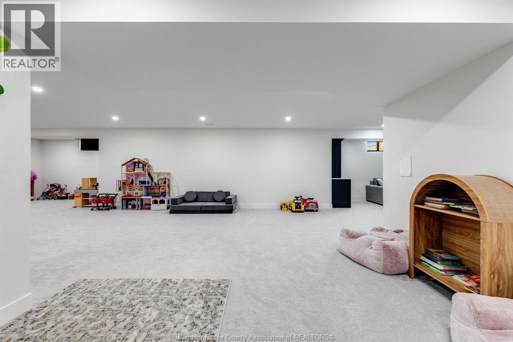 3 SUNNINGDALE DRIVE - 27